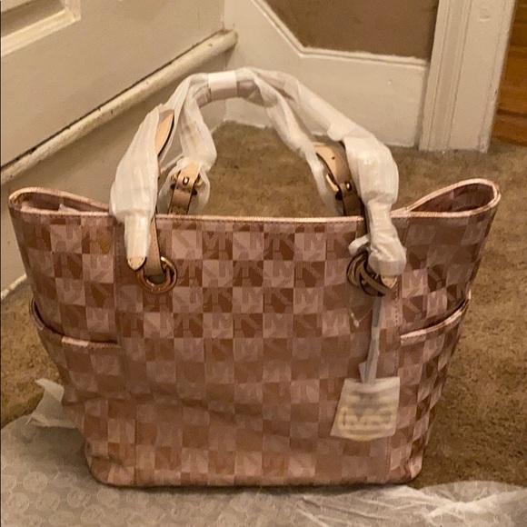 Michael Kors Handbags - Michael Kors handbag